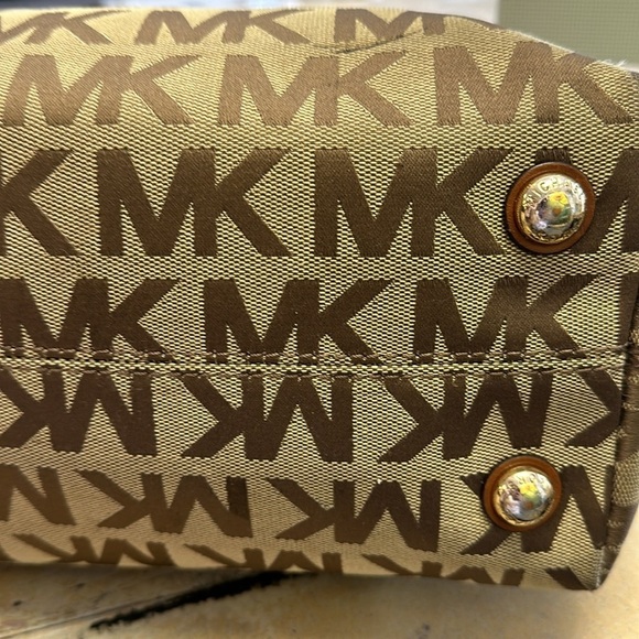 Michael Kors Jet Set Travel Large ChainShoulder Tote - Picture 7 of 10